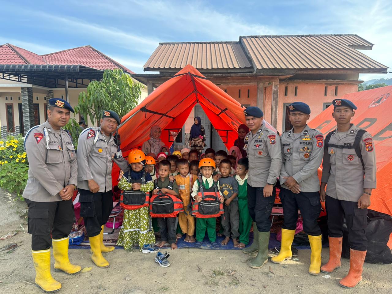 Pulihkan Trauma Anak TK Terdampak Bencana, Brimob Polda Sumut Lakukan Edukasi di Tapsel