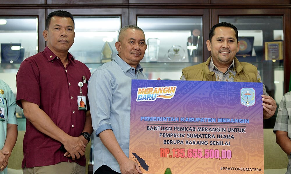 Pj Sekdaprov Sumut Terima Bantuan Peralatan Masak dan Seragam Sekolah untuk Daerah Bencana