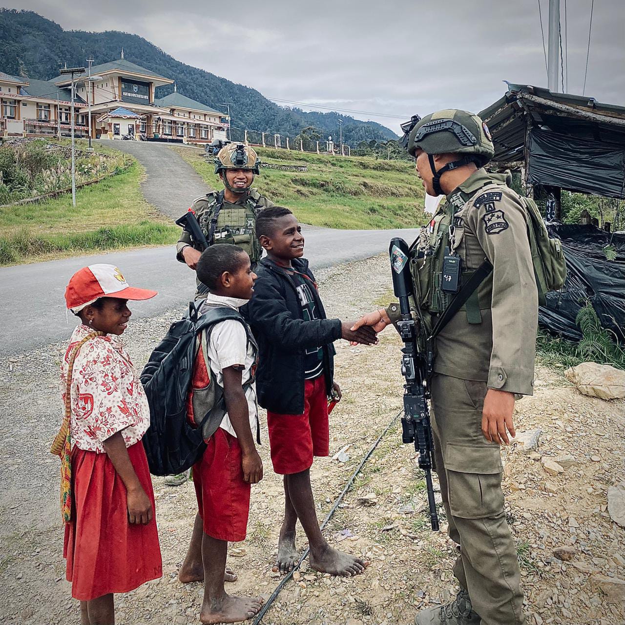 Patroli Humanis Operasi Damai Cartenz 2026 Perkuat Keamanan dan Kedekatan dengan Warga Intan Jaya