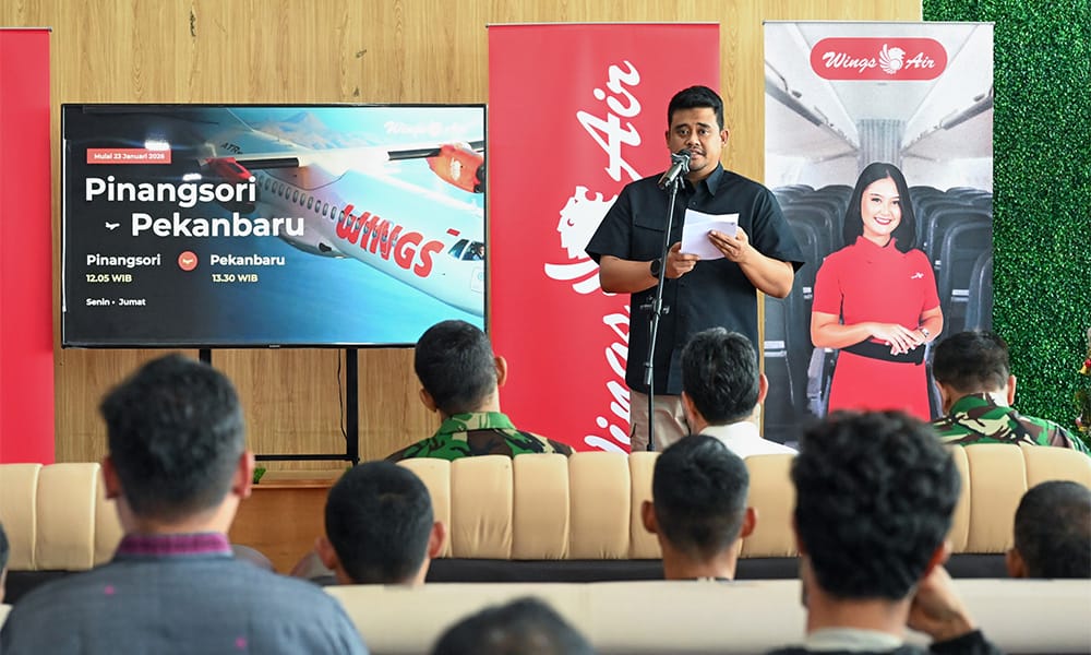 Gubernur Bobby Resmikan Penerbangan Pinangsori–Pekanbaru, Harga Tiket Diminta Terjangkau