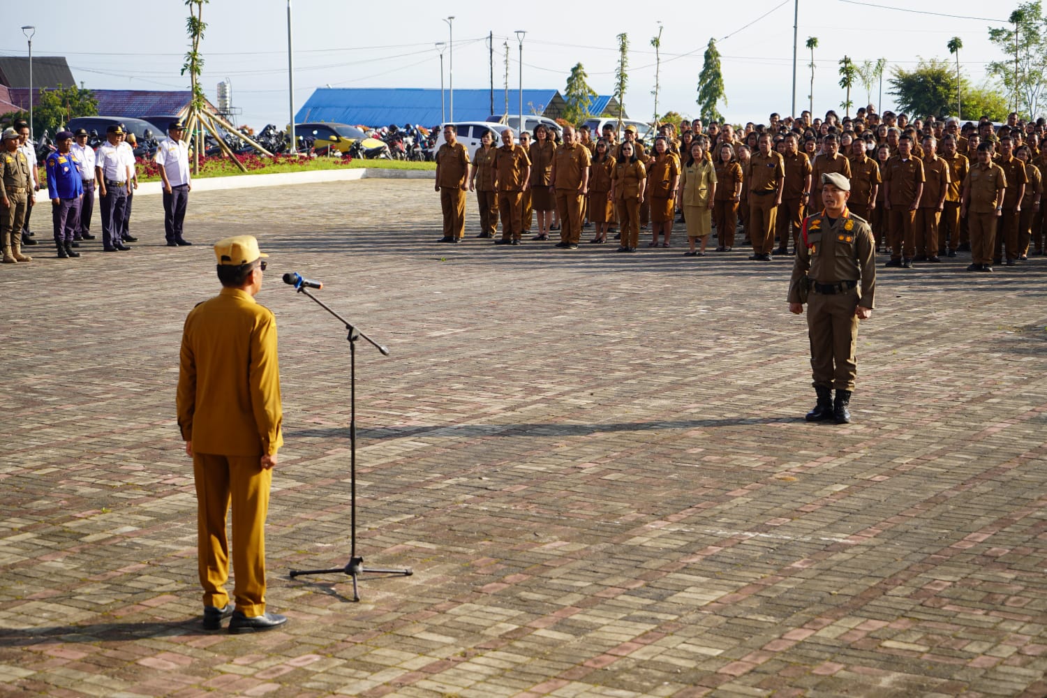 Asisten I Pemkab Toba Tekankan Pentingnya Buku Kerja bagi ASN