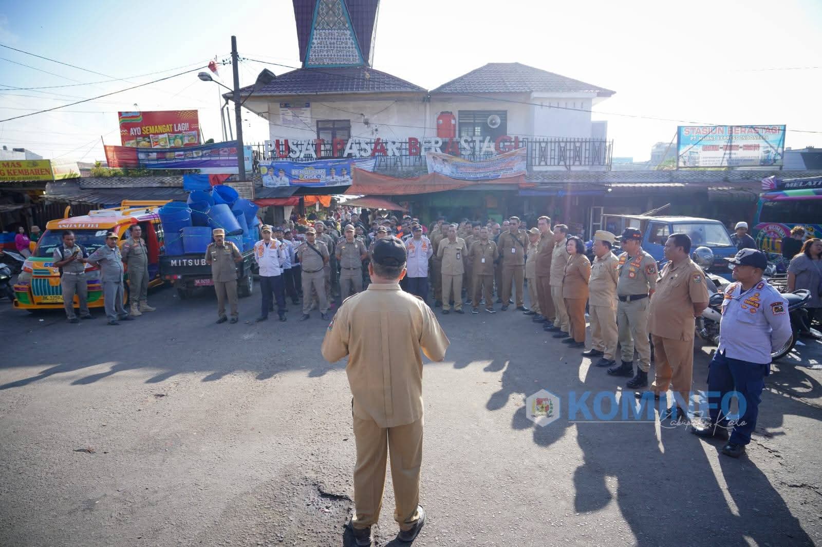 Tim Gabungan Lakukan Penertiban Pedagang di Pusat Pasar Berastagi