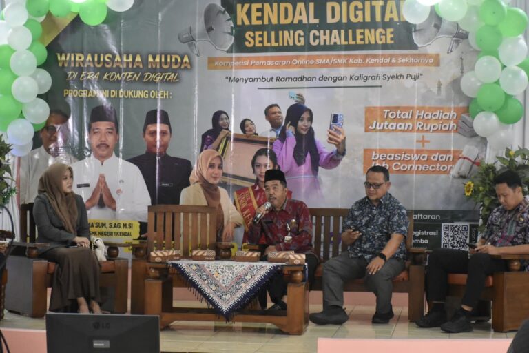 SMK Negeri 1 Kendal Perkenalkan Proyek Entrepreneur dengan Kehadiran Pengusaha Kaligrafi