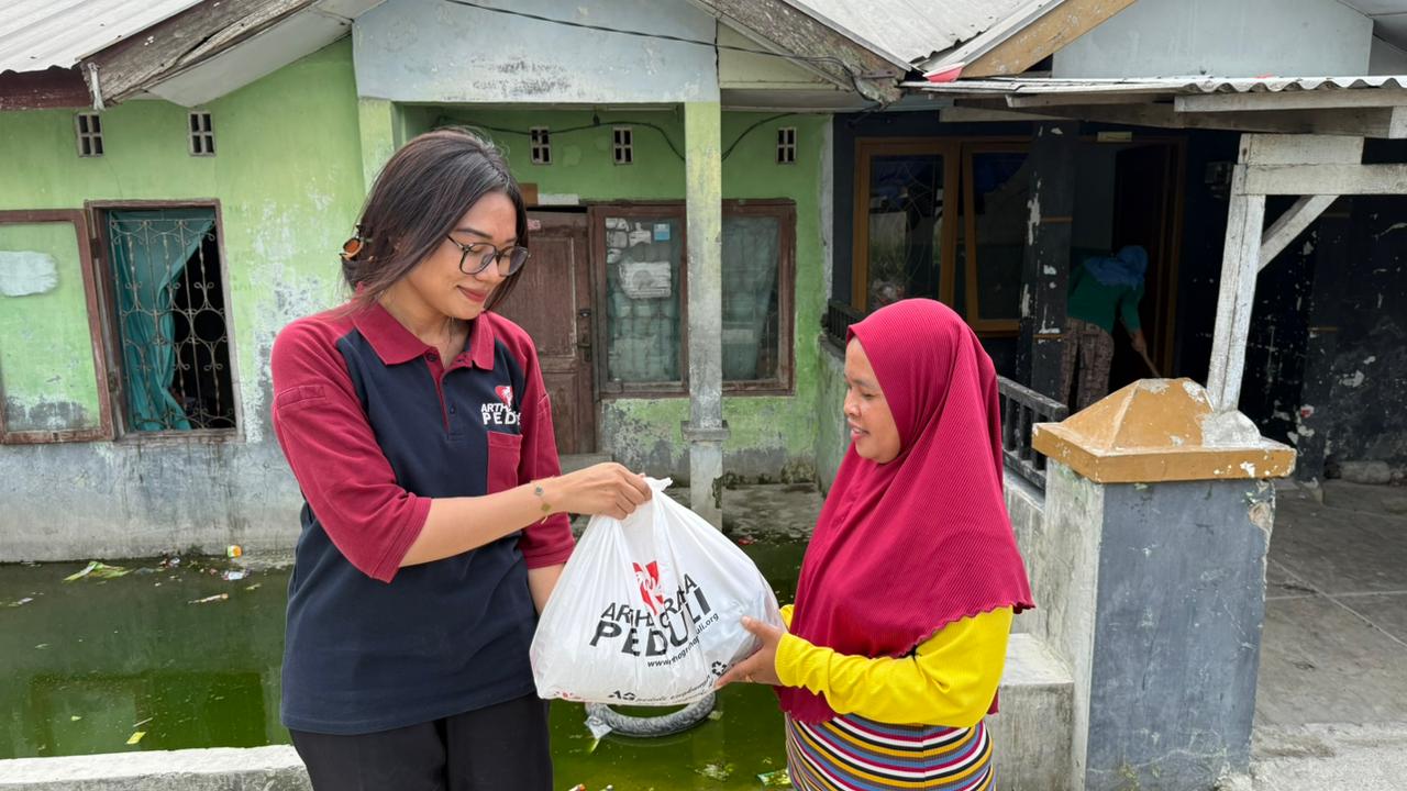 Artha Graha Peduli dan GulaVit Ringankan Beban Warga Medan Lewat Pasar Murah dan Pengobatan Gratis