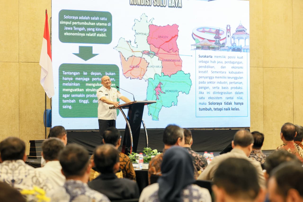 Gubernur Jateng Salurkan Bantuan Rp210 Juta untuk Korban Tanah Gerak di Tegal