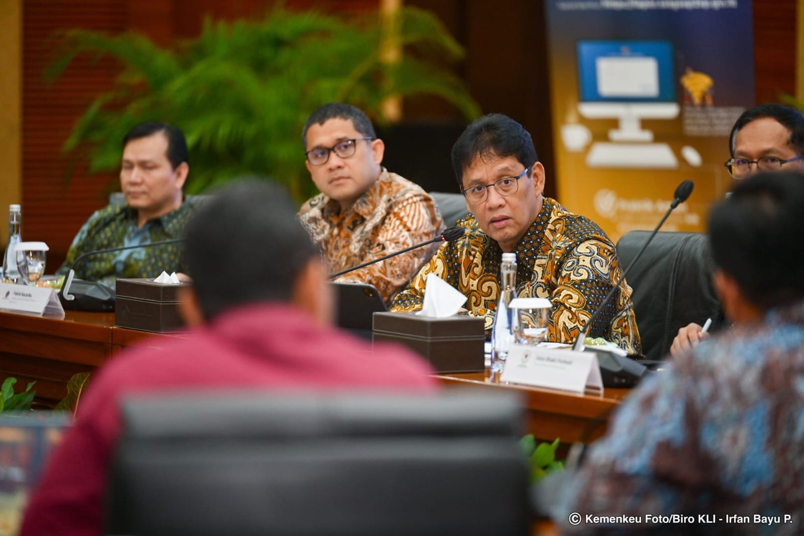 Sidang Debottlenecking Dipimpin Menkeu Purbaya, Fokus pada Aduan Apoteker Independen dan Pertamina Patra Niaga