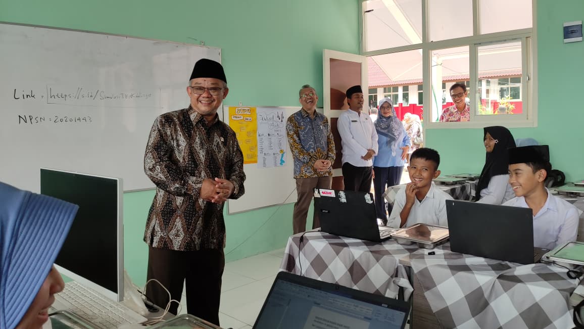 Pelaksanaan MBG dan Revitalisasi Sekolah di Bogor Ditinjau Mendikdasmen