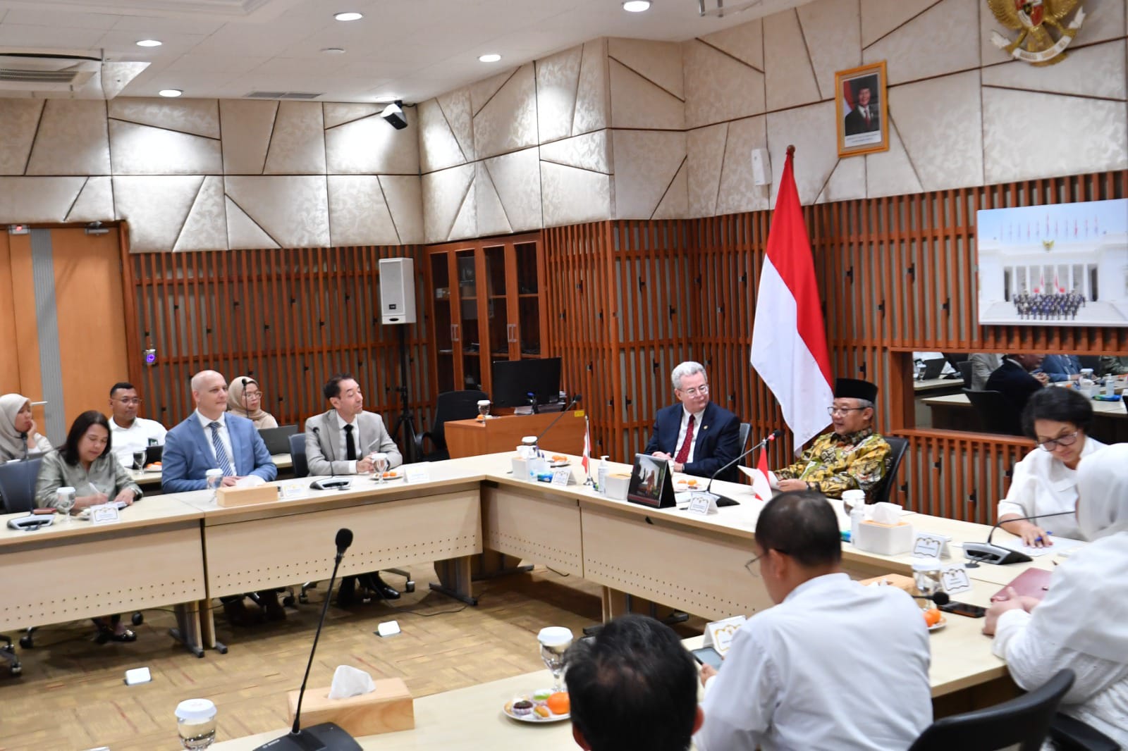 Diplomasi Pendidikan Ditingkatkan, Kemendikdasmen Gandeng UEA dan Kanada