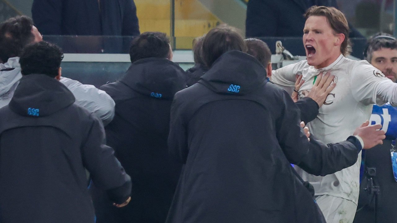 Napoli Menang Dramatis atas Genoa 3-2 Meski Bermain dengan 10 Orang
