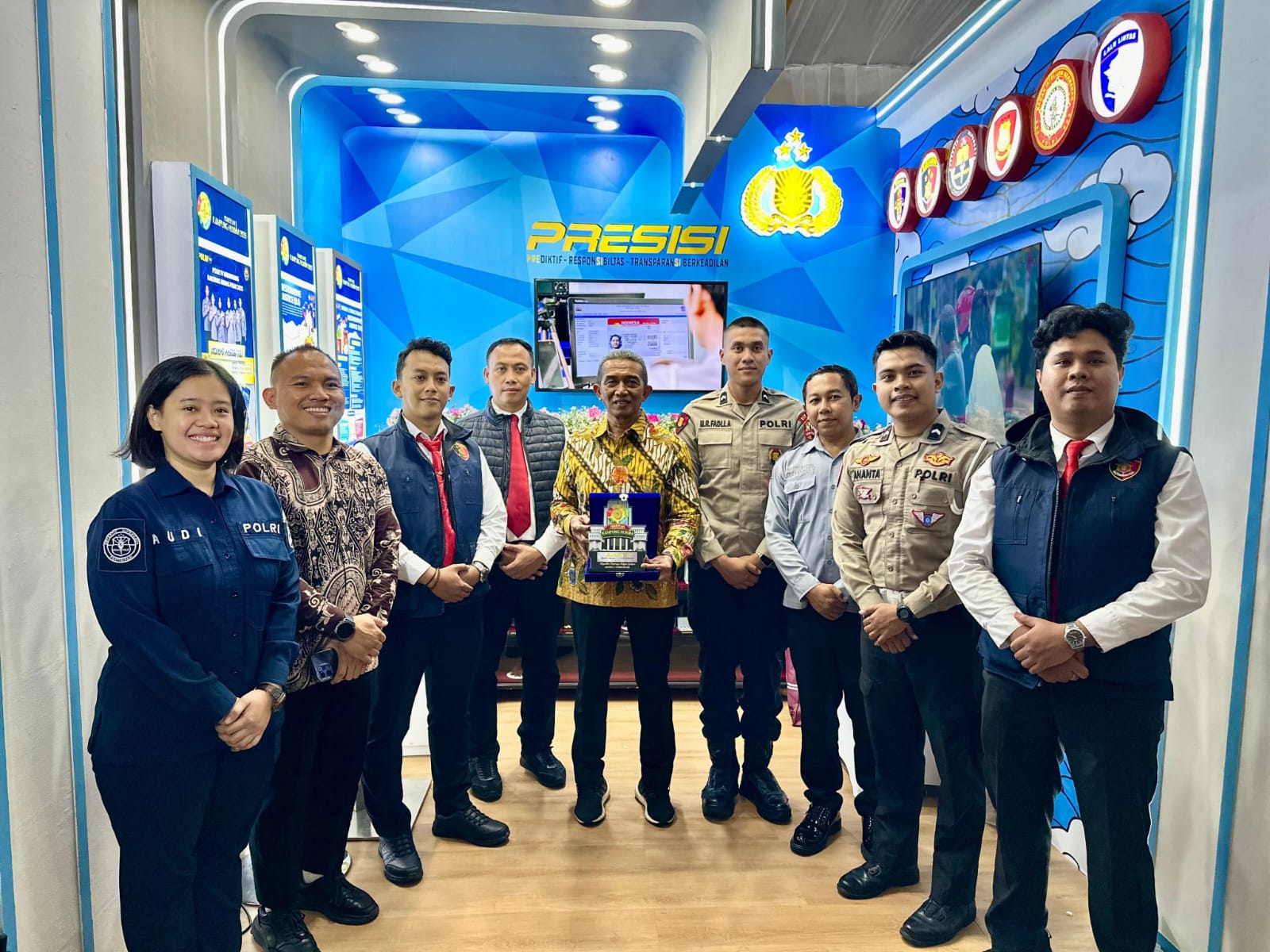 Booth Polri Raih Juara Terbaik 3 pada Pameran Kampung Hukum MA 2026