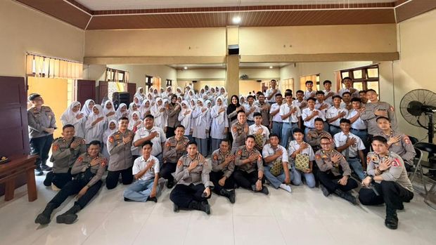 Mahasiswa STIK Angkatan 83 Bantu Penyintas Bencana Aceh Utara Lewat Pengabdian dan Trauma Healing