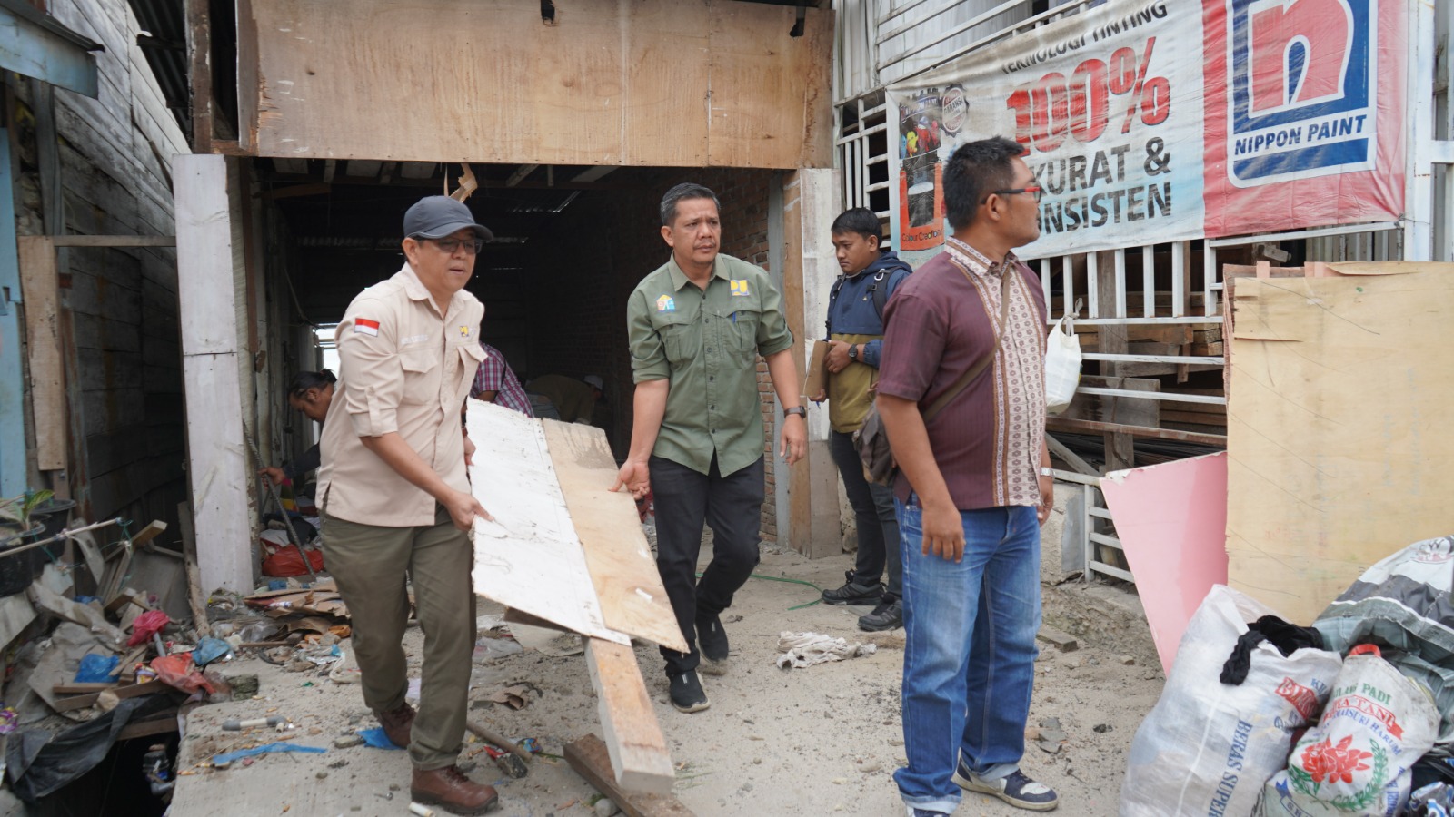 Pemkab Toba Tertibkan Bangunan Diatas Drainase, Menindaklanjuti Janji Bupati