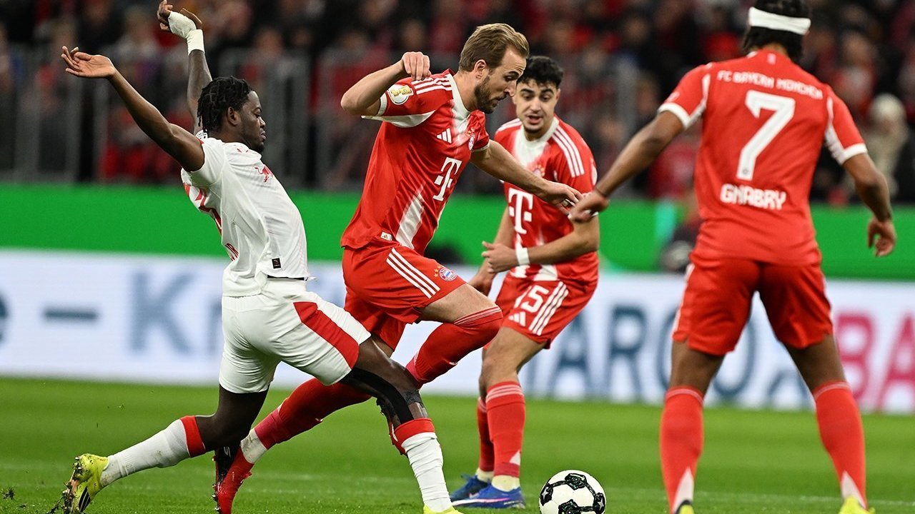 Drama VAR Warnai Bayern vs Leipzig, Penalti Kane Bawa Bayern ke Semifinal