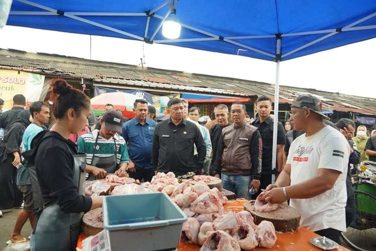 Bupati Garut Tinjau Pasar Guntur Ciawitali, Pastikan Stok Bapokting Aman Jelang Ramadan