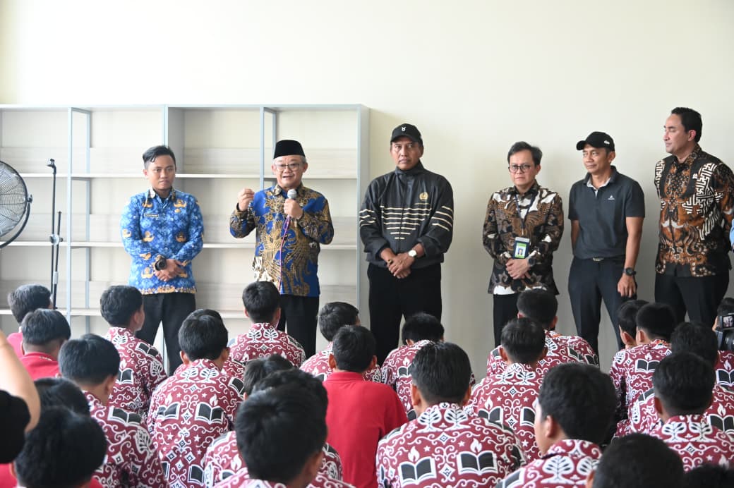 Mendikdasmen Tinjau Sekolah Rakyat di Surabaya, Tegaskan Pendidikan Gratis sebagai Bukti Kehadiran Negara