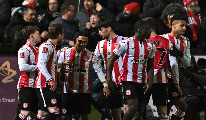 Macclesfield Tersingkir Secara Dramatis, Brentford Lolos ke Putaran Kelima FA Cup