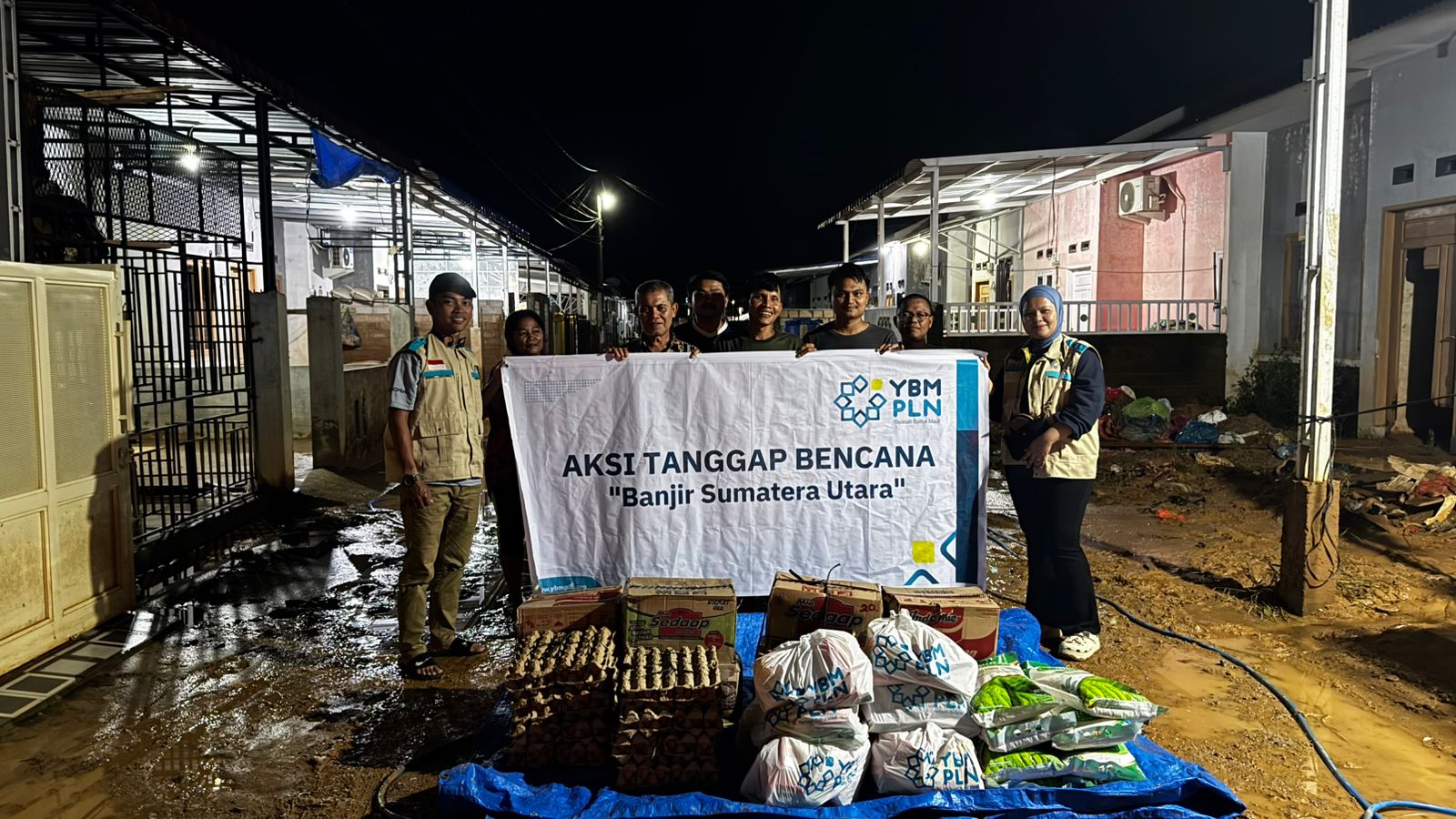 Kolaborasi YBM dan PLN Peduli, PLN UID Sumut Distribusikan Bantuan Pangan untuk Korban Banjir Tapteng