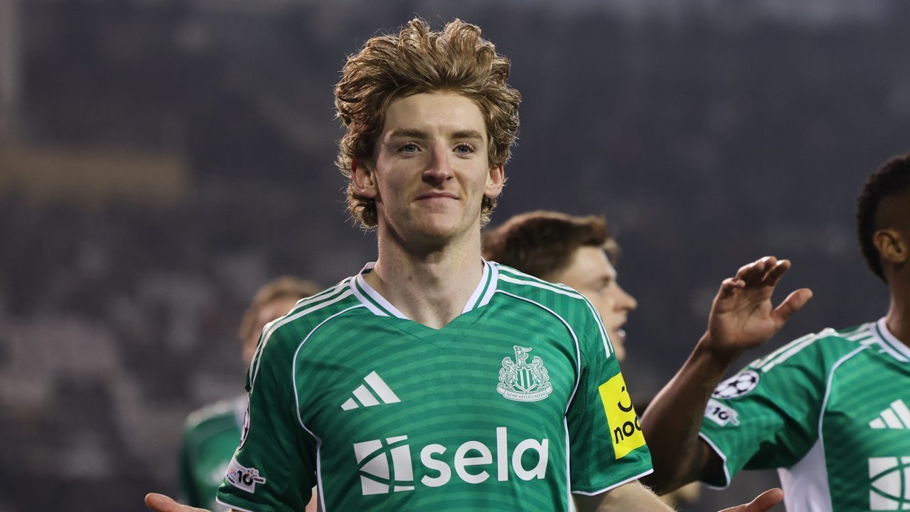 Newcastle Hancurkan Qarabag 6-1 di Baku, Anthony Gordon Cetak Empat Gol