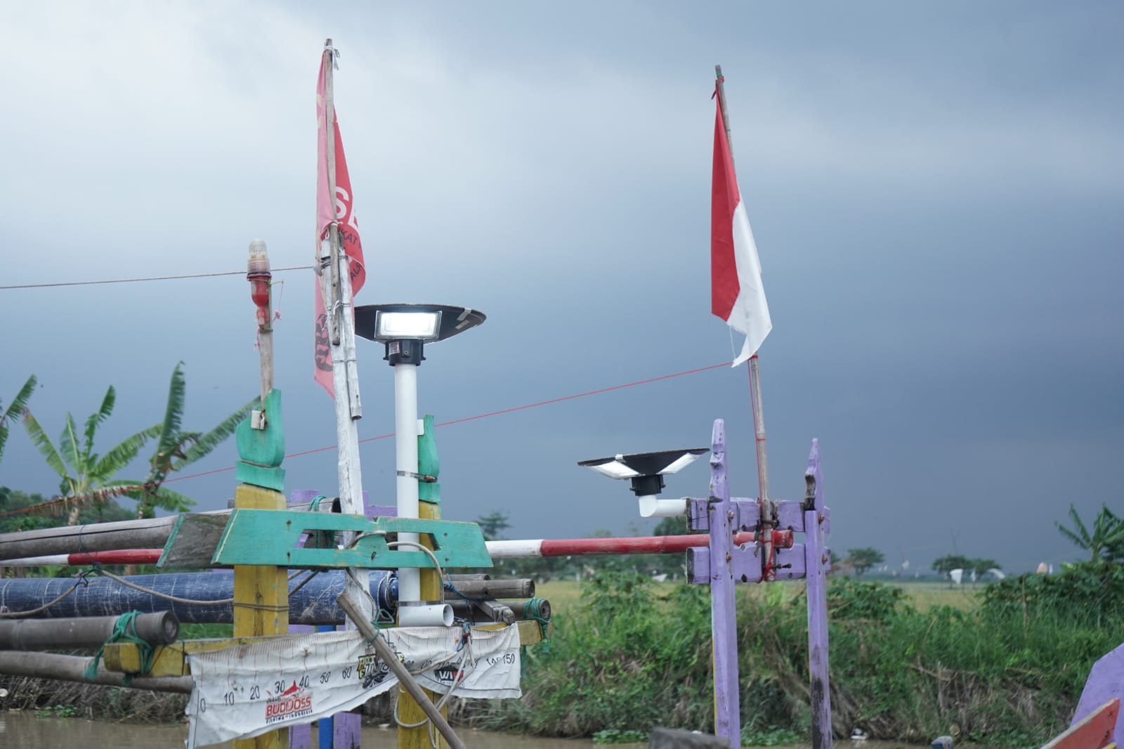 Hadirkan Penerangan PLTS, Nelayan Cilamaya Makin Aman dan Produktif Saat Melaut