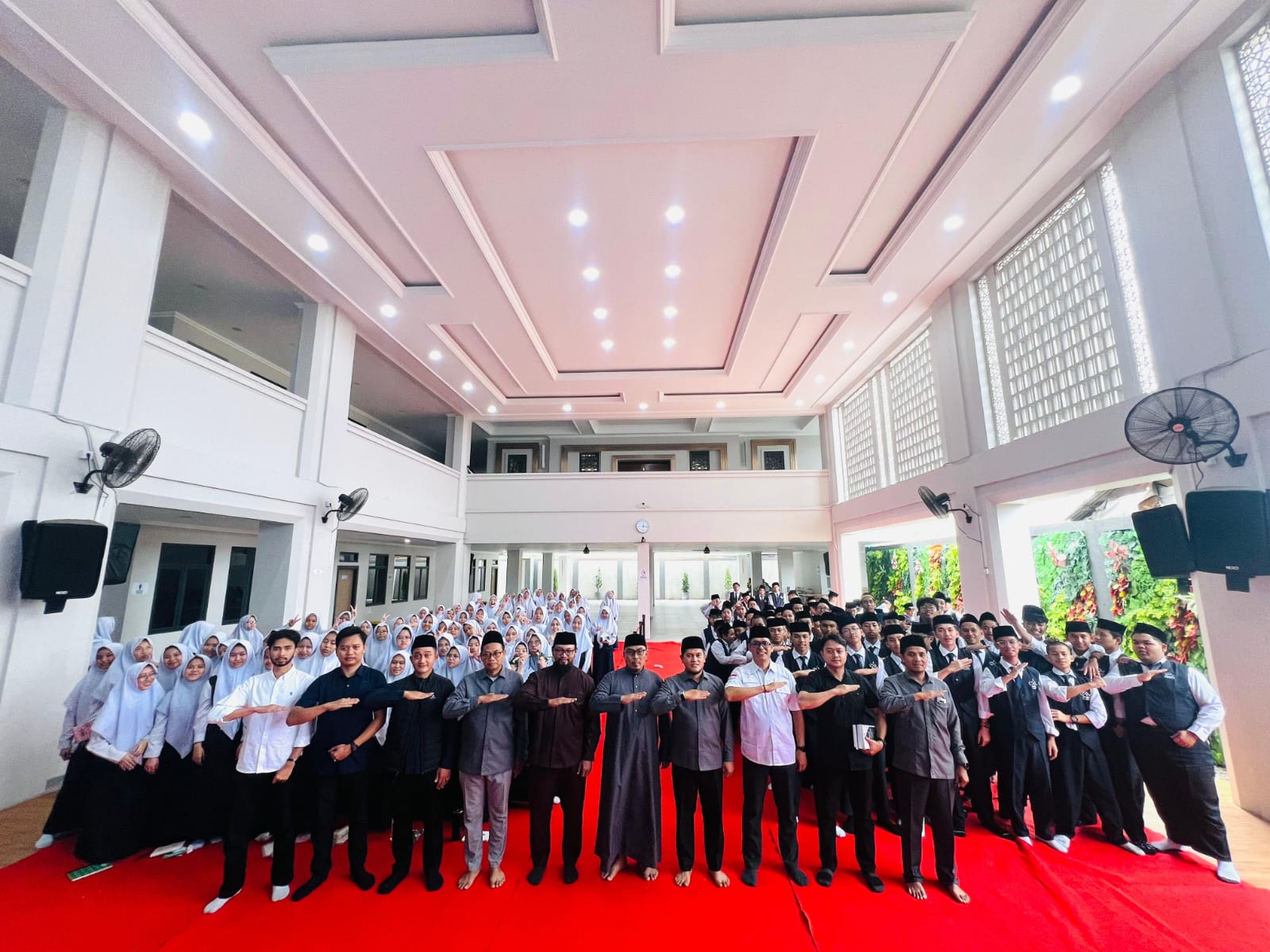 Densus 88 AT Polri Lakukan Vaksinasi IRET untuk 300 Santri