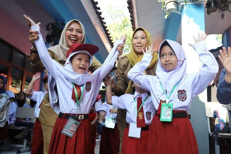 Wali Kota Bandung Pastikan Anak Tetap Sekolah dengan Saluran Dana Rp38 M