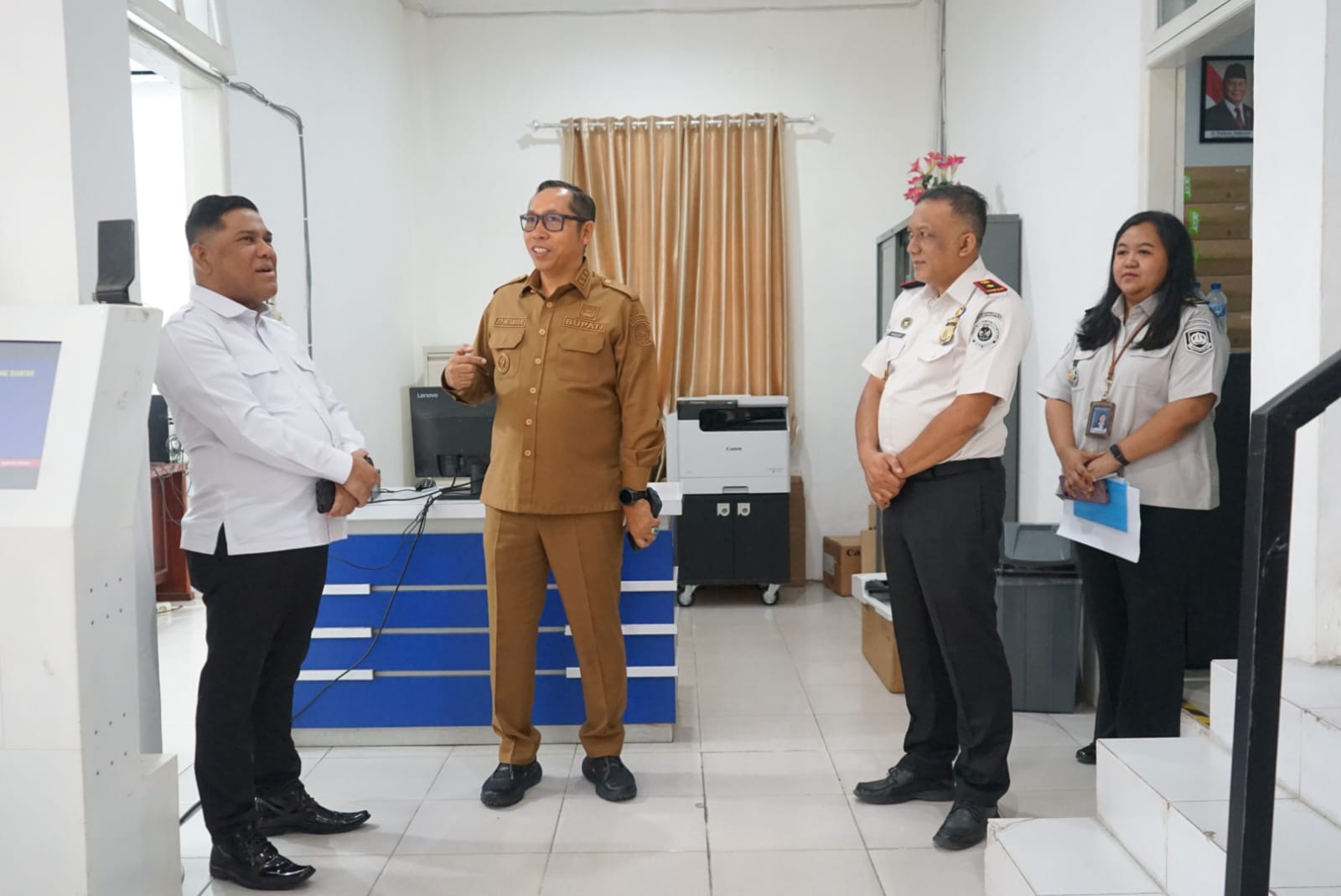 Bupati Tapanuli Utara Tinjau Kantor Imigrasi, Pastikan Pelayanan Paspor Optimal di Tarutung