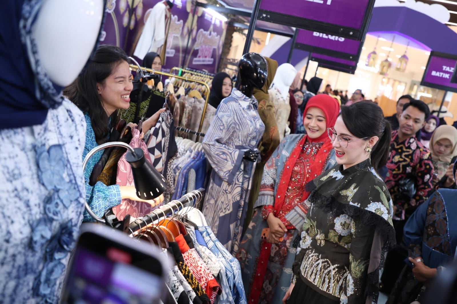 Arumi Bachsin Apresiasi Industri Batik Jateng saat Hadiri D’Modifest 2026
