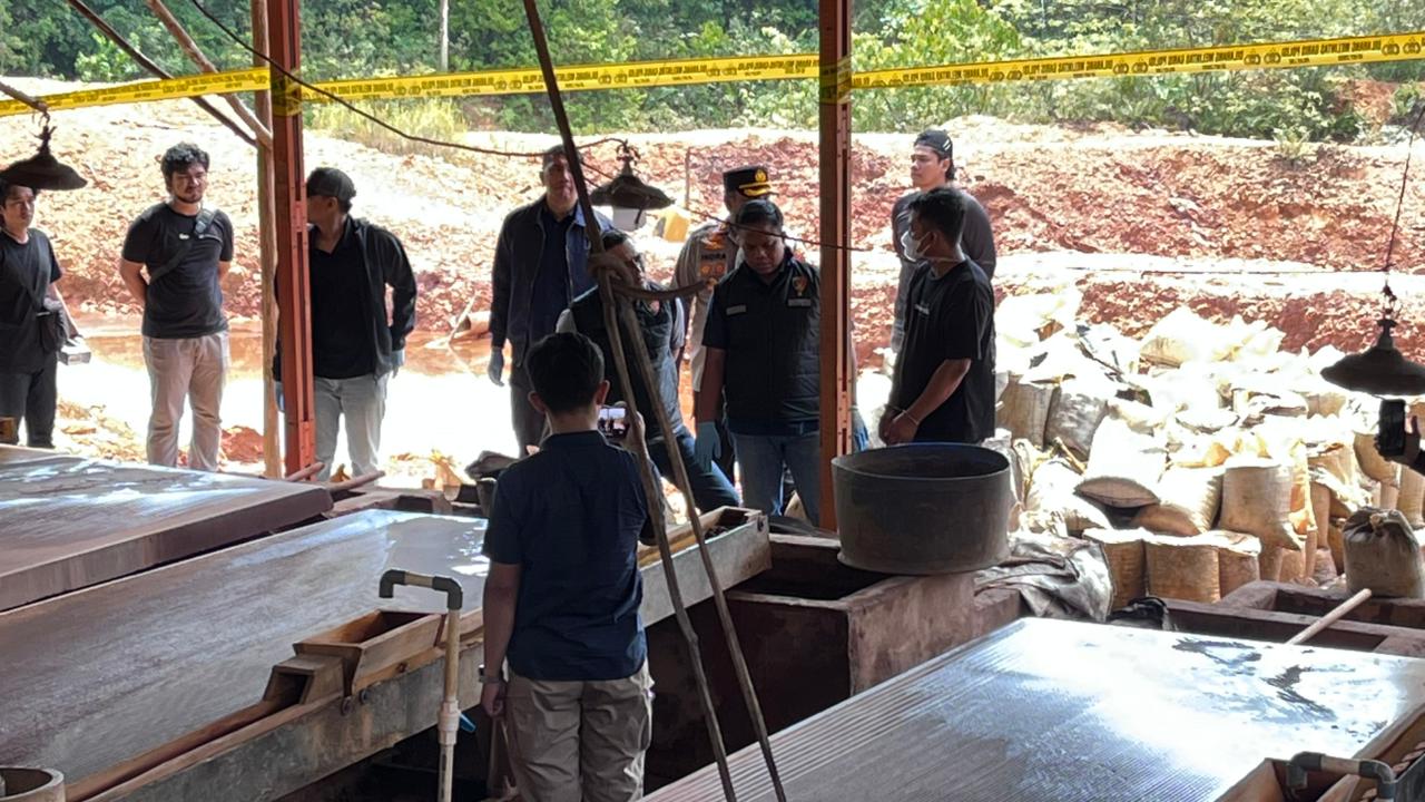 Polri Ungkap Penambangan Ilegal dan Penyelundupan Pasir Timah ke Malaysia