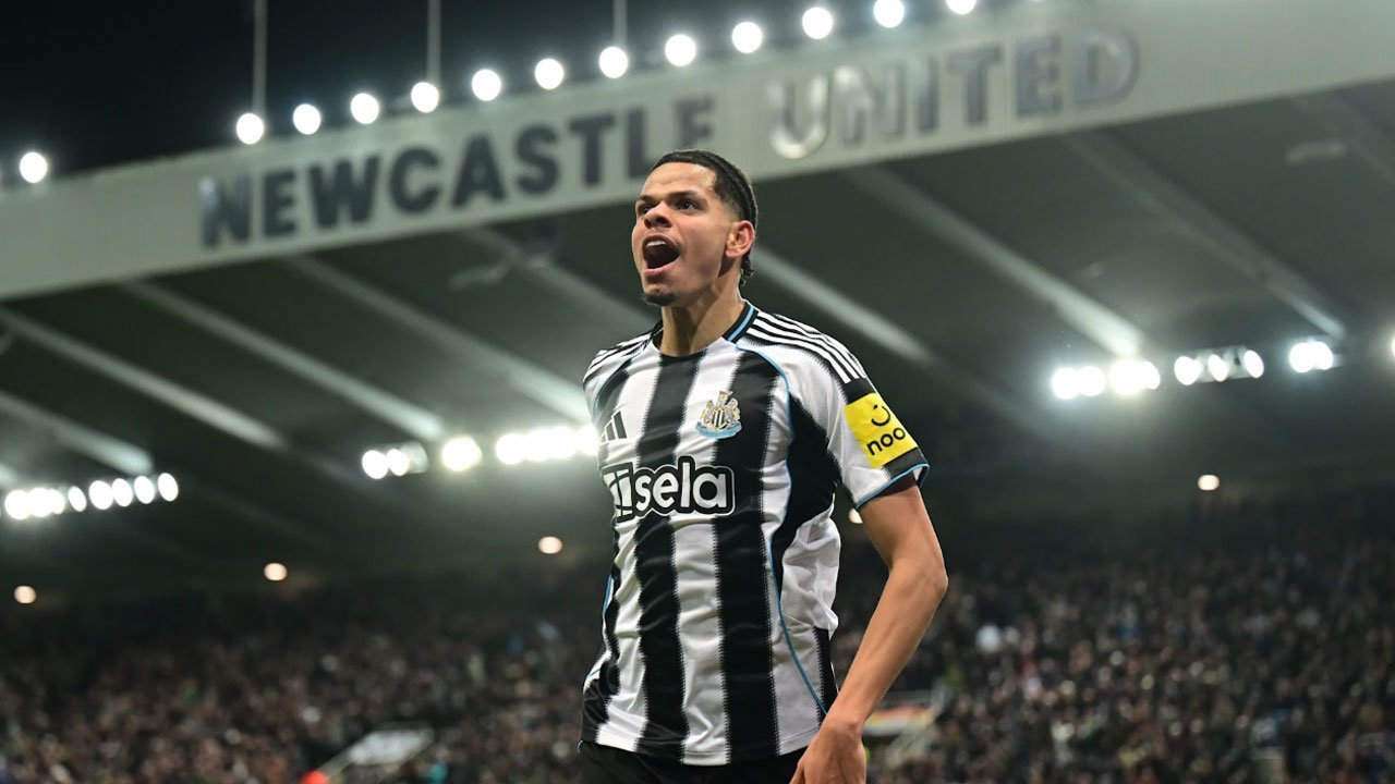 Osula Jadi Pahlawan, Newcastle Tumbangkan Manchester United di Menit Akhir