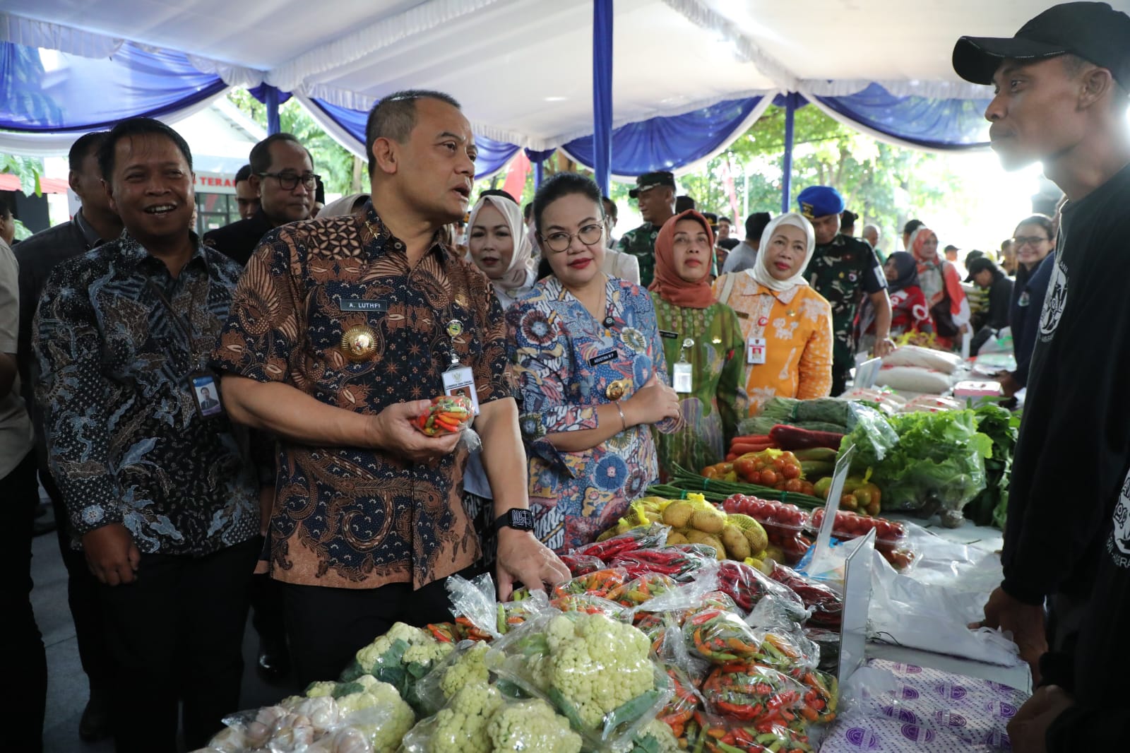 Pasar Murah Serentak Pemprov Digelar, Warga Semarang Ramai Membeli Bahan Pokok