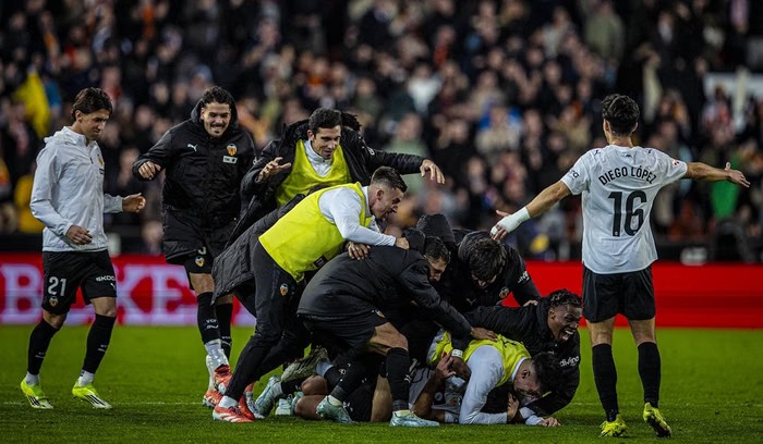 Valencia Bangkit Dramatis, Taklukkan Alaves 3-2 di Mestalla