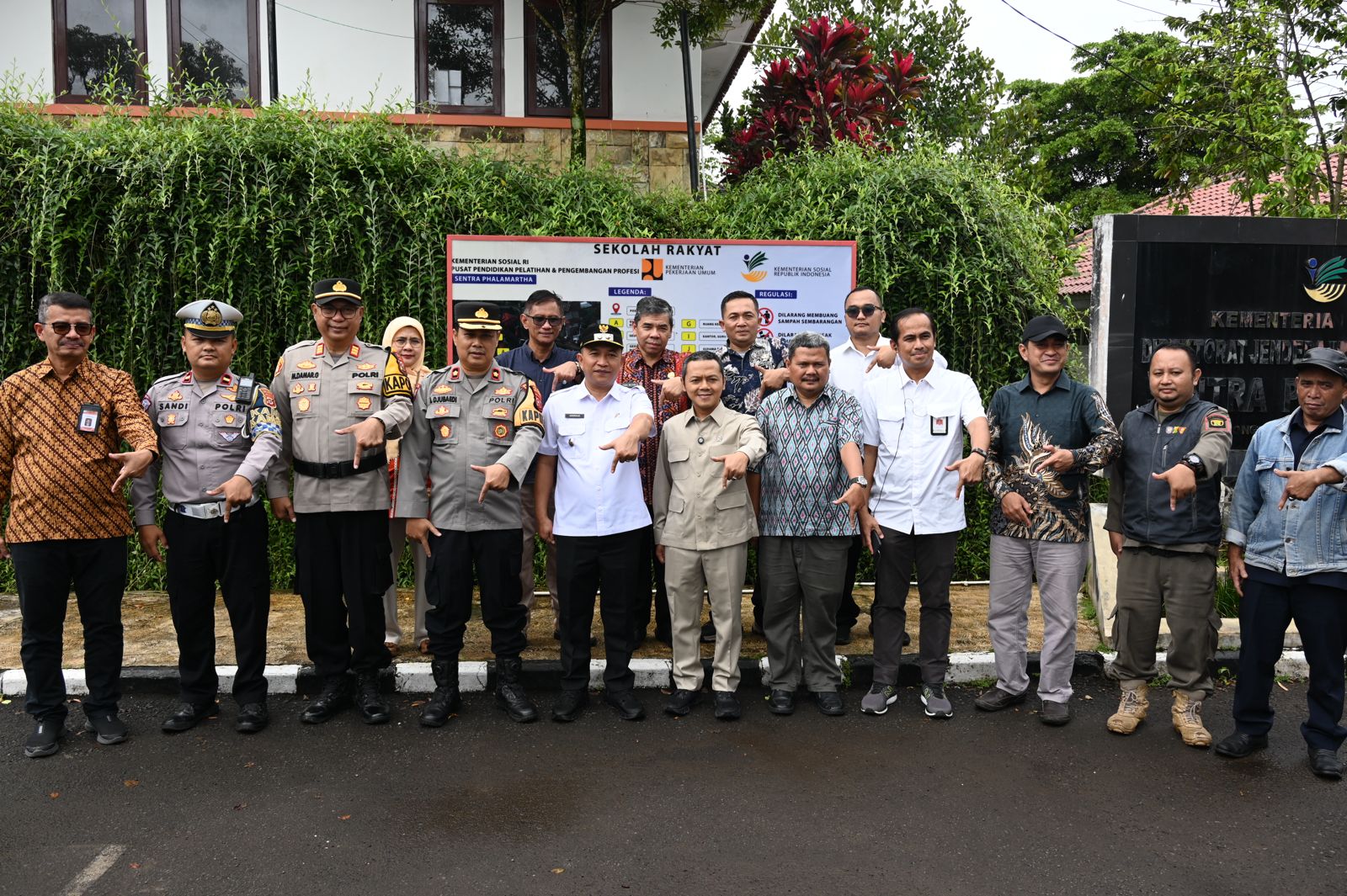 Wamendikdasmen Fajar Tegaskan Sekolah Rakyat Perkuat Pancasila ke-5