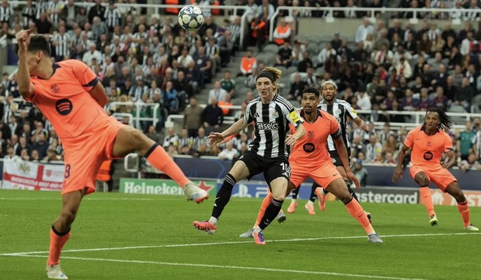 Newcastle Tertahan 1-1 oleh Barcelona, Peluang ke Perempat Final Masih Terbuka
