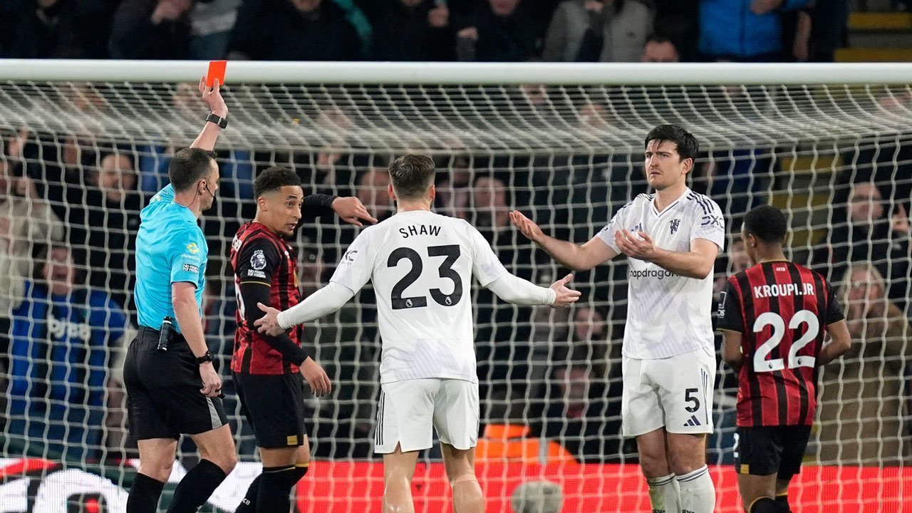 Manchester United Ditahan Bournemouth 2-2, Kartu Merah Maguire Jadi Titik Balik