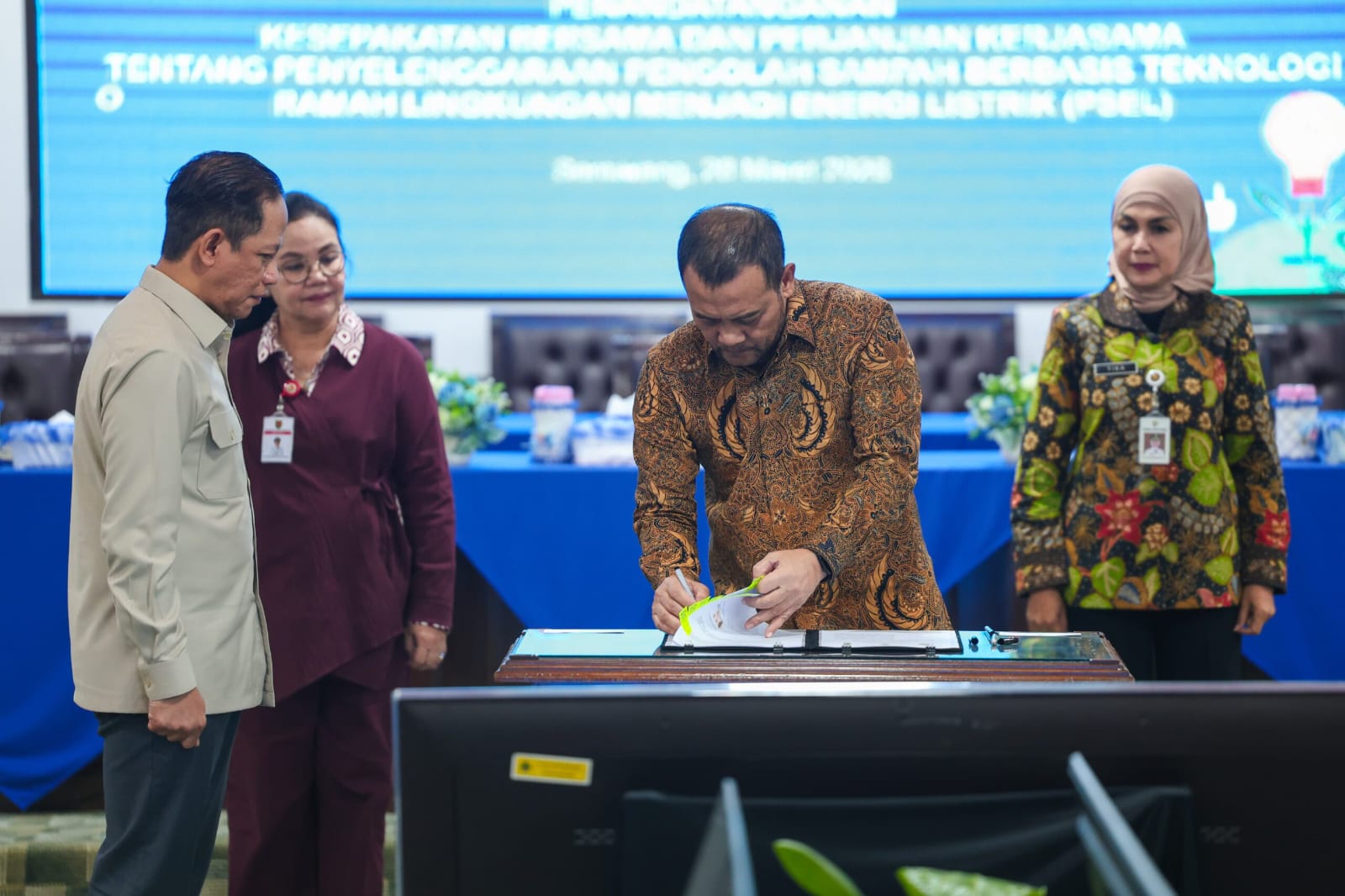 Kolaborasi Pemprov Jateng, Pemkot Semarang, dan Pemkab Kendal Ubah Sampah Jadi Listrik