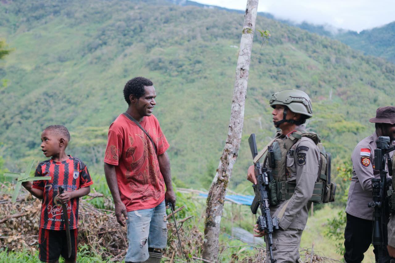 Patroli Sambang Satgas Damai Cartenz 2026 Perkuat Keamanan dan Komunikasi di Kiwirok