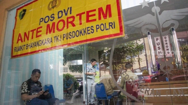 RS Polri Buka Posko DVI untuk Identifikasi Korban Kecelakaan Kereta di Bekasi Timur