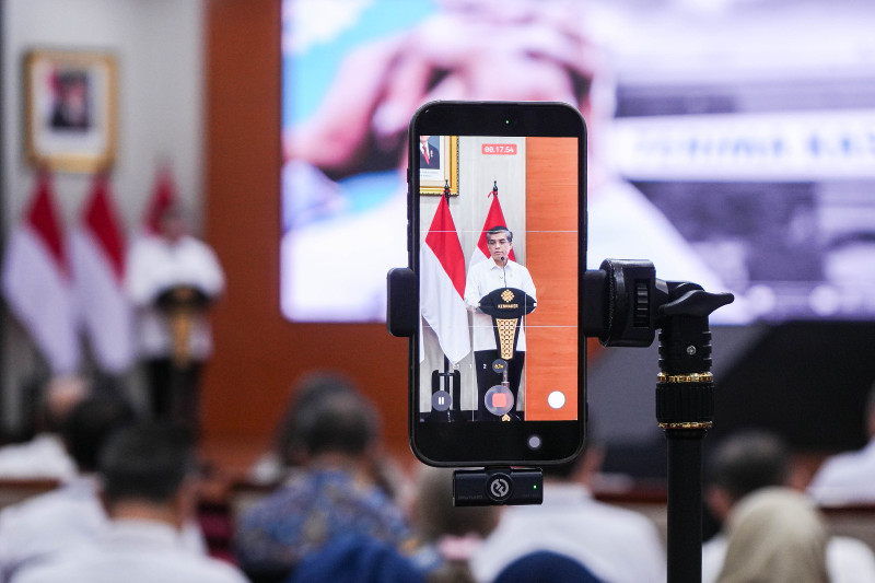 Kesehatan Mental Masuk SMK3, Menaker Yassierli Tekankan Pentingnya Lingkungan Kerja Sehat