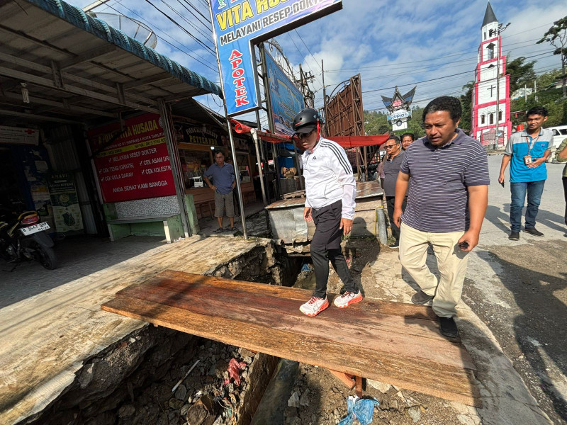 Bupati Tapanuli Utara Tinjau Penanganan Infrastruktur di Tarutung