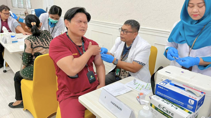 RS Adam Malik Imunisasi 160 Nakes untuk Tekan Kasus Campak