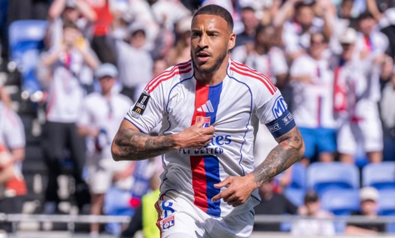 Lyon Menang Dramatis 3-2 atas Auxerre, Kukuhkan Posisi di Tiga Besar