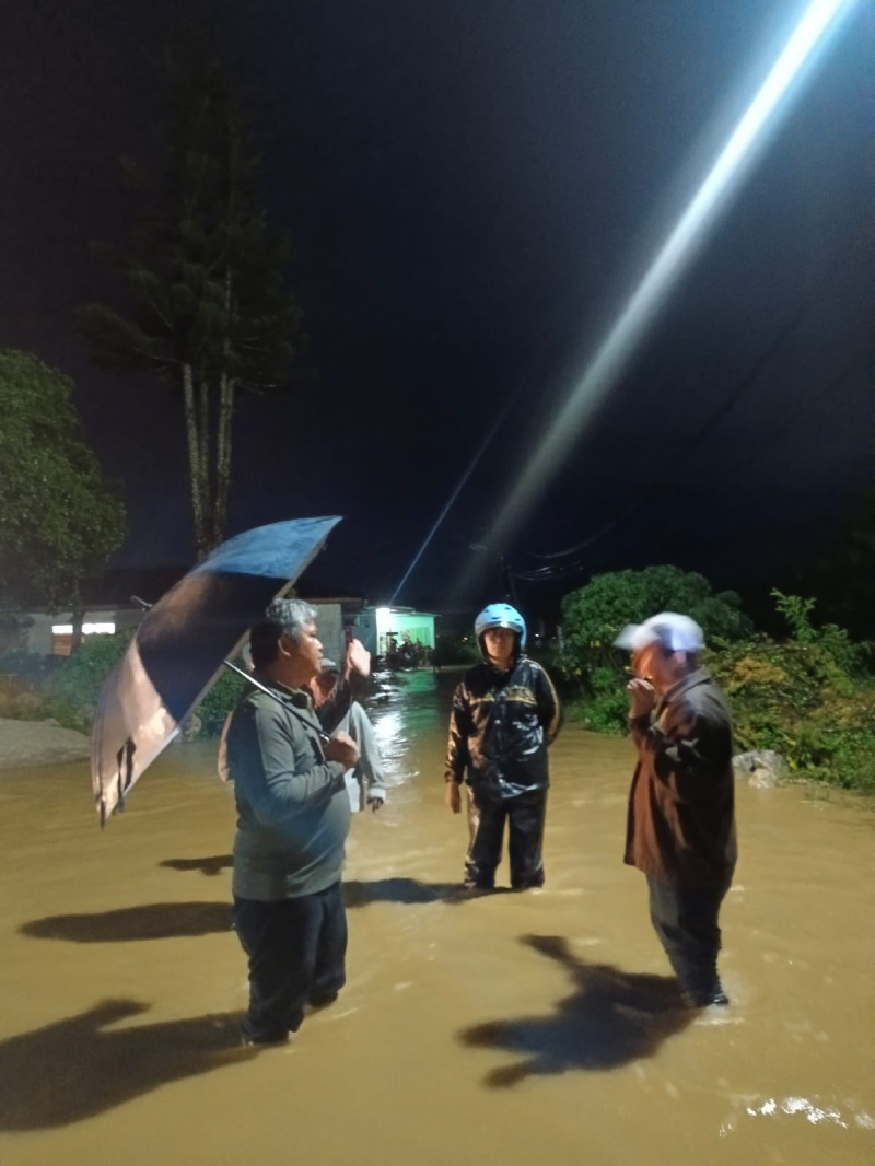 Wabup Taput Tinjau Banjir Aek Haidupan, Penanganan Dipastikan Dipercepat