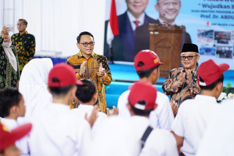Mendikdasmen Resmikan Revitalisasi 45 Sekolah di Kabupaten Semarang