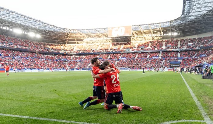 Drama Injury Time! Osasuna Taklukkan Sevilla 2-1 di El Sadar