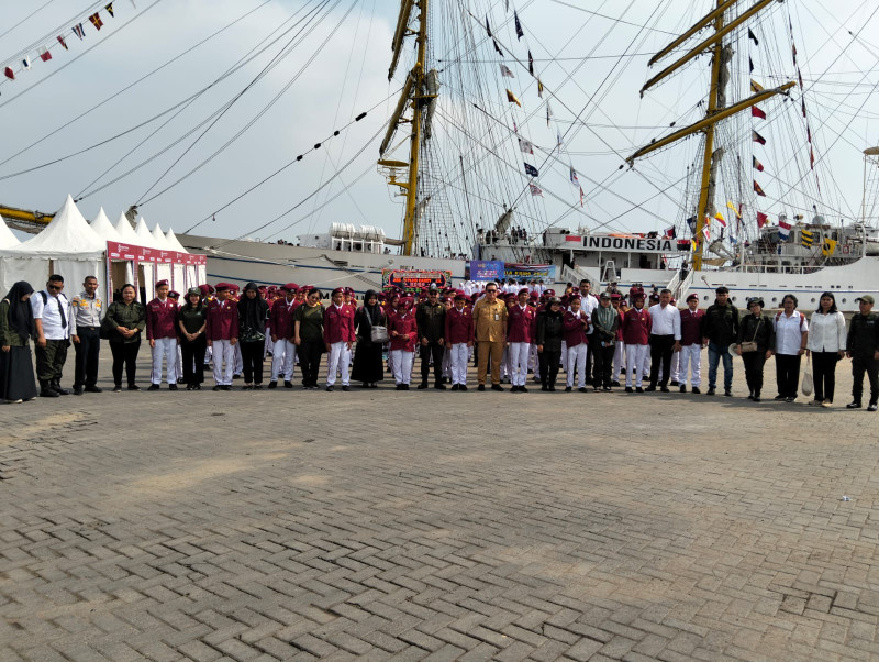 Siswa SRMP 2 Medan Kunjungi KRI Bima Suci, Tingkatkan Wawasan Kemaritiman