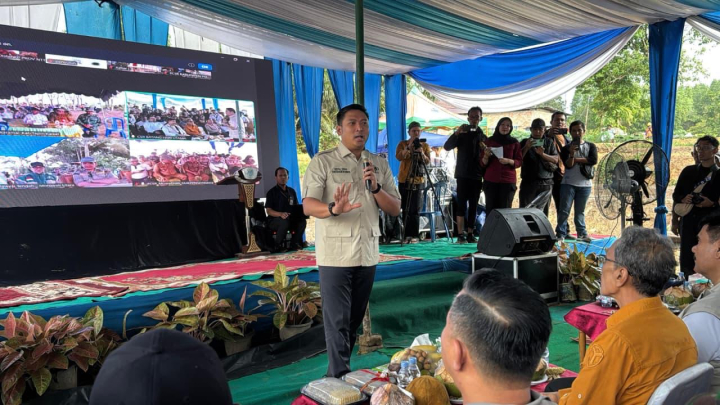 Wamentan Pimpin Gerakan Tanam Padi Serentak di 16 Provinsi
