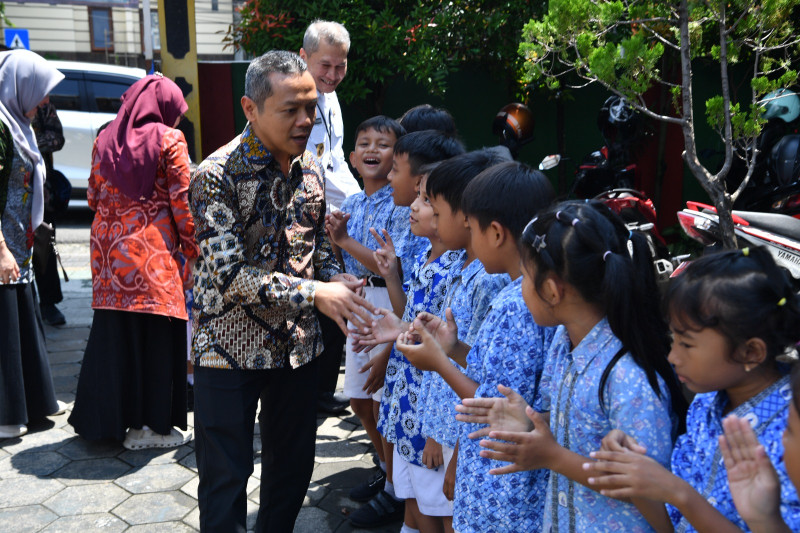 Wamendikdasmen Tinjau Persiapan TKA di Wonogiri, Tekankan Nilai Kejujuran