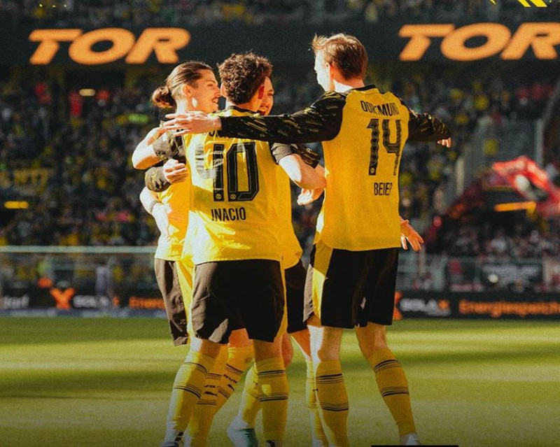 Dortmund Hajar Freiburg 4-0, Segel Tiket Liga Champions