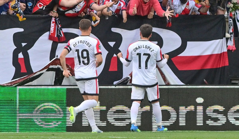 Rayo Vallecano Hancurkan AEK Athens 3-0, Selangkah Menuju Semifinal Liga Konferensi