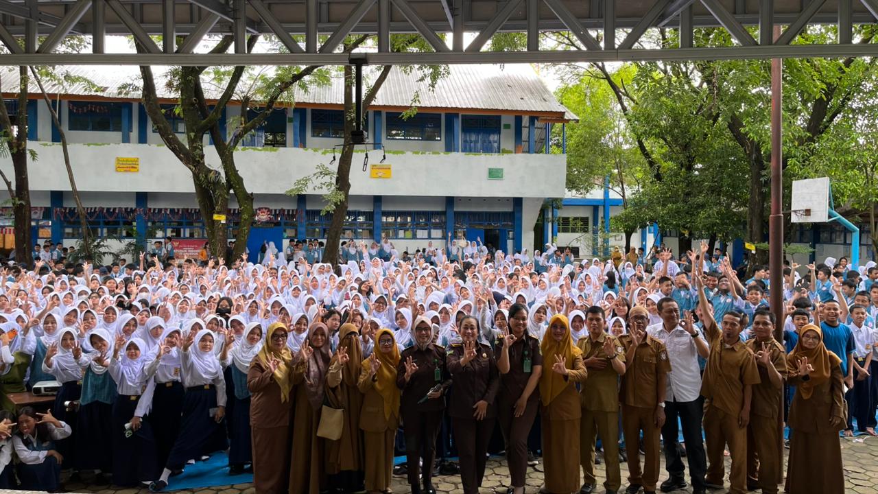 Kejati Sulsel Gelar Jaksa Masuk Sekolah di SMPN 30 Makassar untuk Cegah Kenakalan Remaja